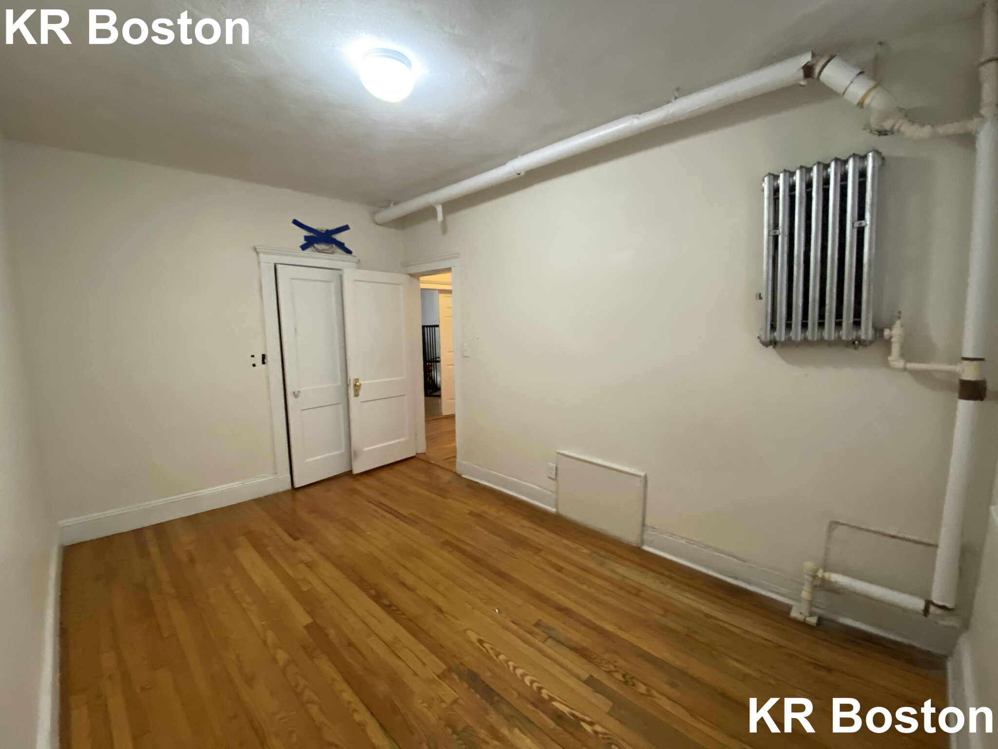2 split bed, 1 bath apartment for rent at 127 Sutherland Rd Unit A.., Brighton — photo 1 of 4
