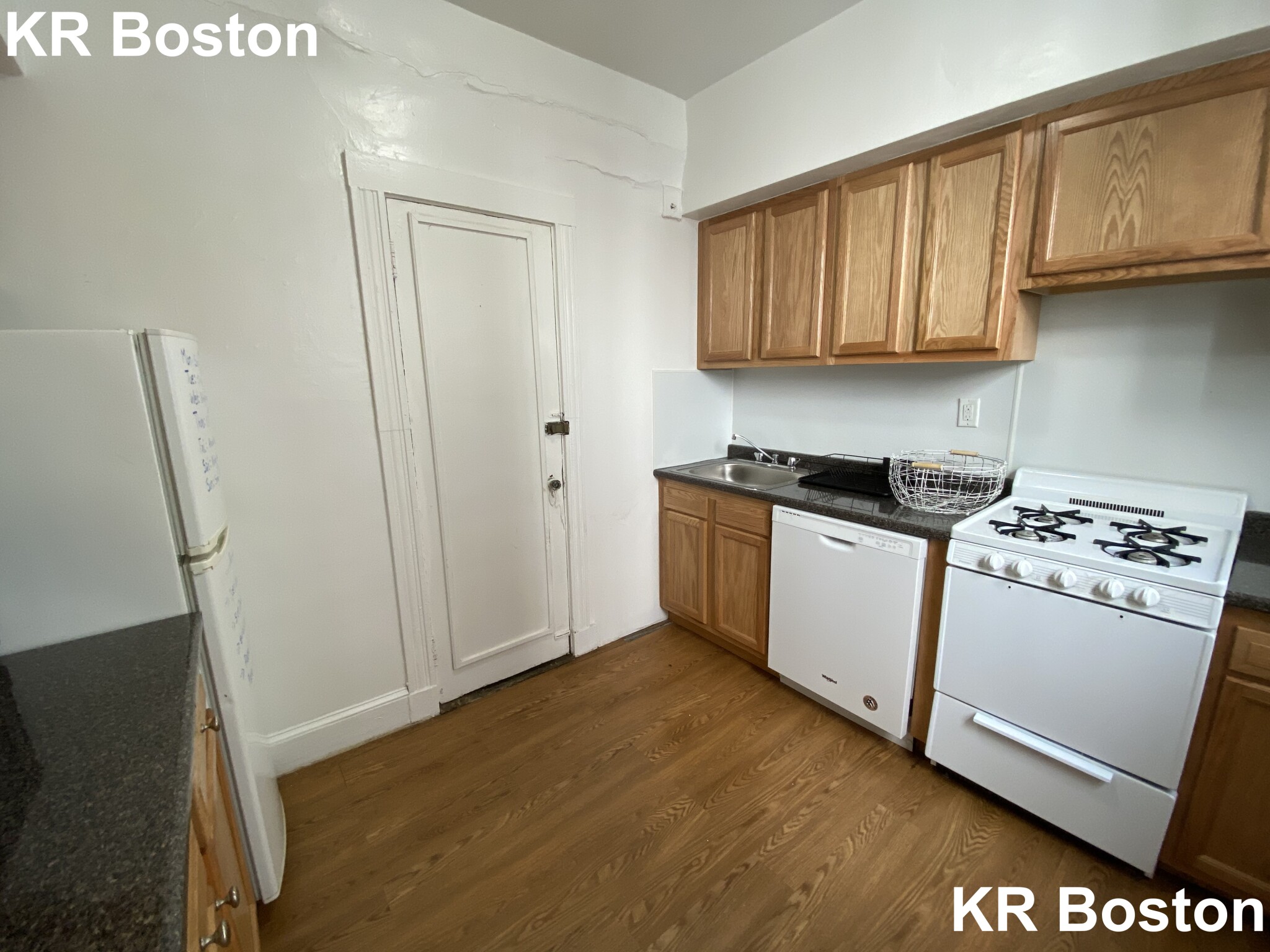 2 split bed, 1 bath apartment for rent at 127 Sutherland Rd Unit A,, Brighton — photo 1 of 3