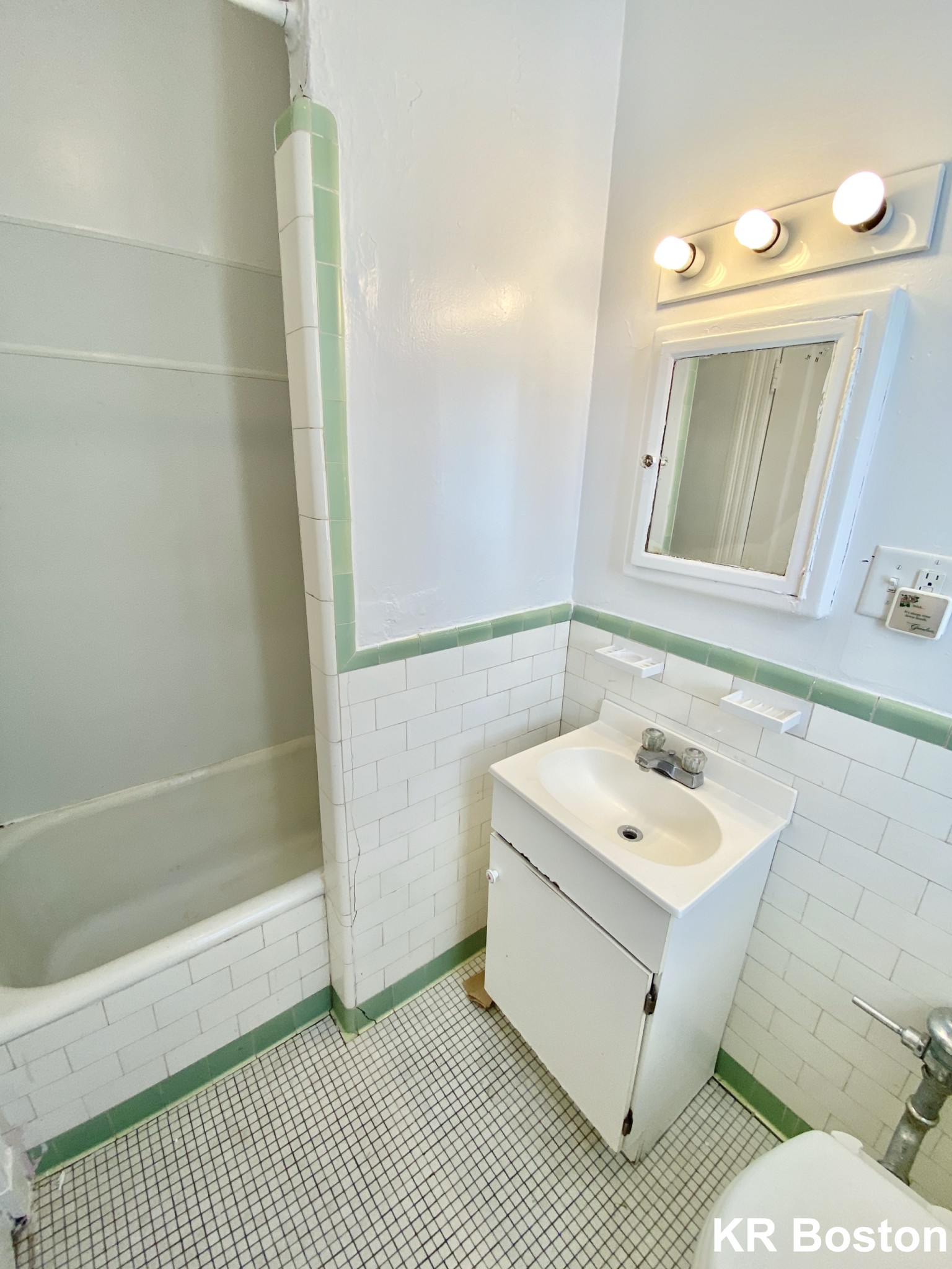 1 bed, 1 bath apartment for rent at 127 Sutherland Rd Unit J, Brighton — photo 3 of 3