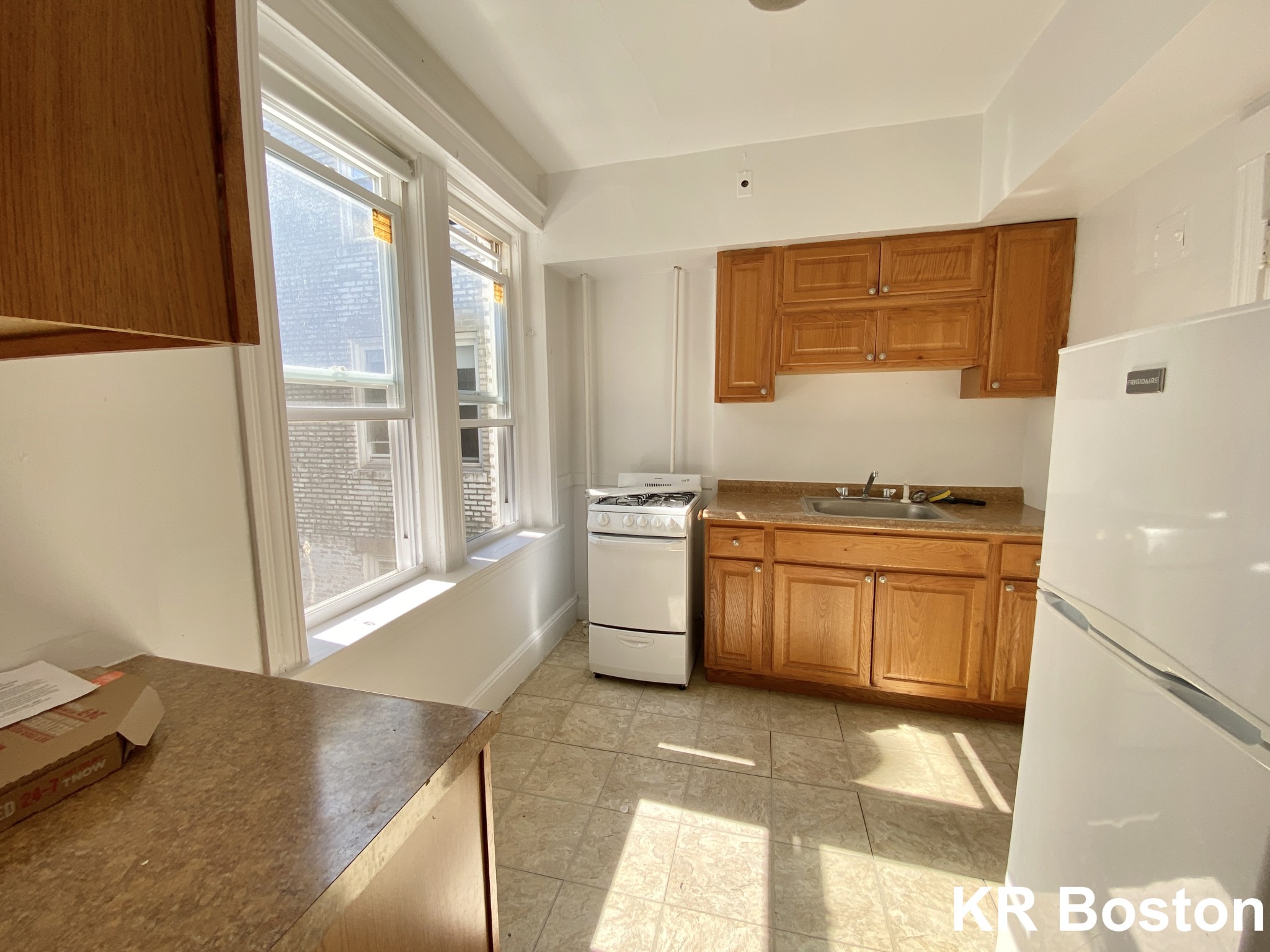 1 bed, 1 bath apartment for rent at 127 Sutherland Rd Unit J, Brighton — photo 2 of 3