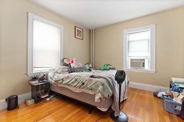 2.5 bed, 1 bath apartment for rent at 99 Boylston St Unit 1A, Brookline Village — photo 3 of 5