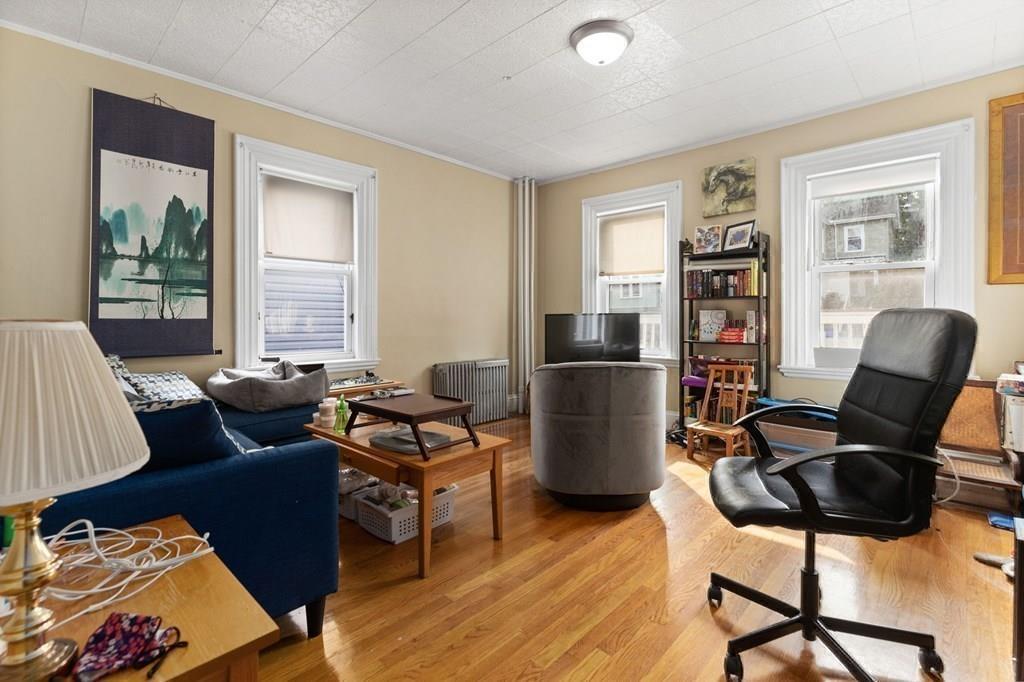 2.5 bed, 1 bath apartment for rent at 99 Boylston St Unit 1A, Brookline Village — photo 4 of 5