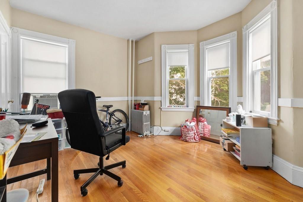 2.5 bed, 1 bath apartment for rent at 99 Boylston St Unit 1A, Brookline Village — photo 5 of 5