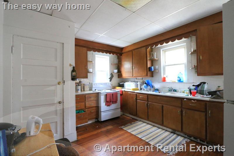 3.5 bed, 1 bath apartment for rent at 188 Powderhouse Blvd Unit 2, Davis Square — photo 3 of 15