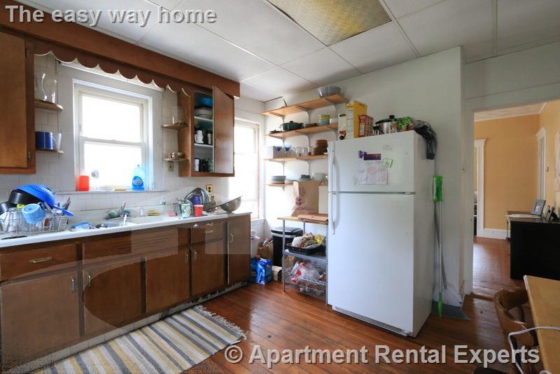 3.5 bed, 1 bath apartment for rent at 188 Powderhouse Blvd Unit 2, Davis Square — photo 4 of 15