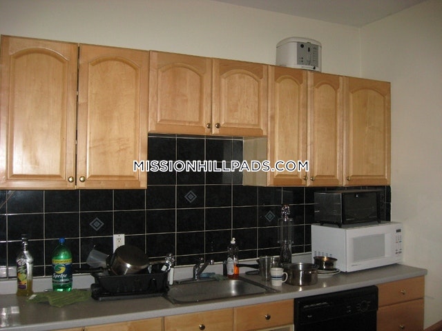 3 bed, 1 bath apartment for rent at 34 Darling St Unit U1, Mission Hill — photo 1 of 44