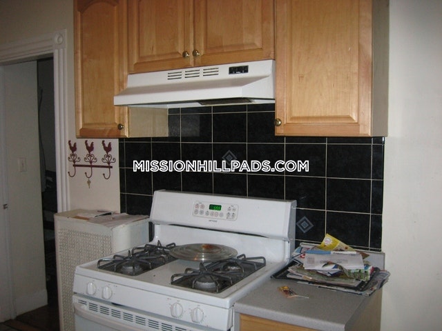 3 bed, 1 bath apartment for rent at 34 Darling St Unit U1, Mission Hill — photo 12 of 44