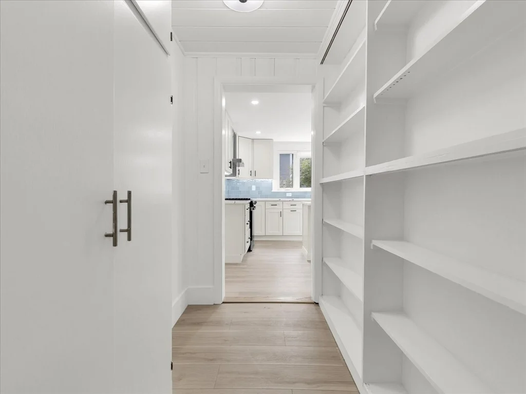 186 Main St, Wayland