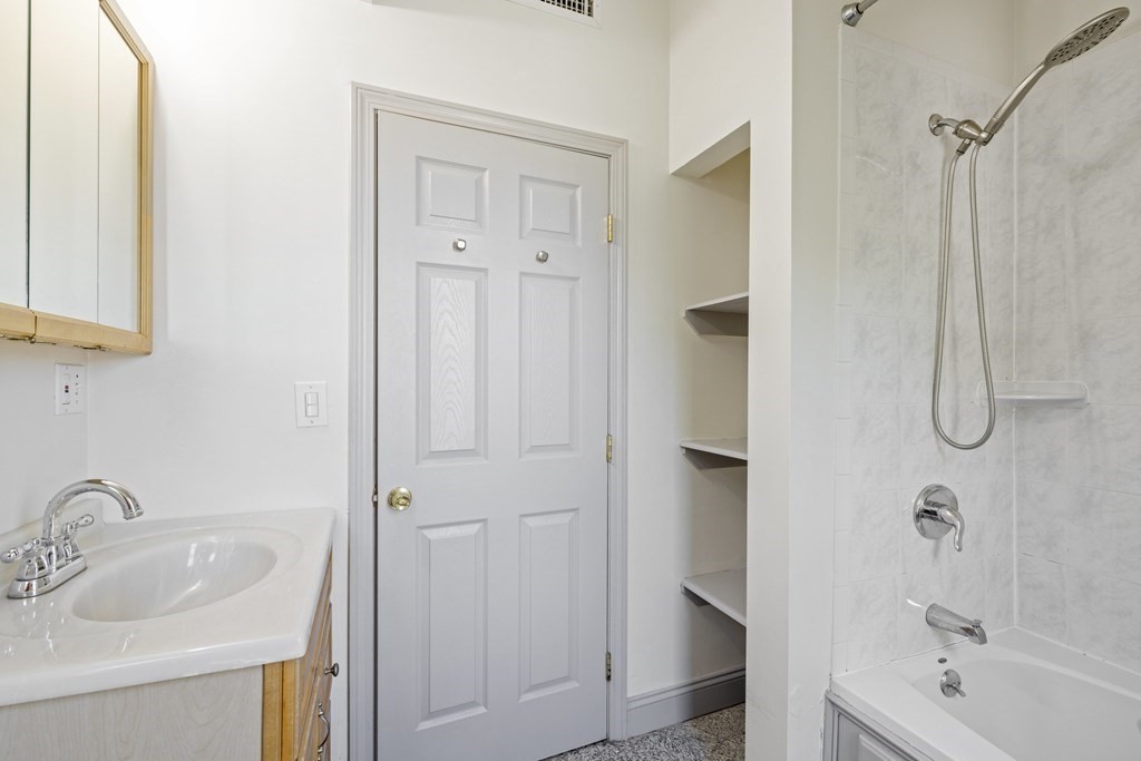 3 bed, 1 bath apartment for rent at 127 Marcella St Unit 3, Roxbury — photo 6 of 13