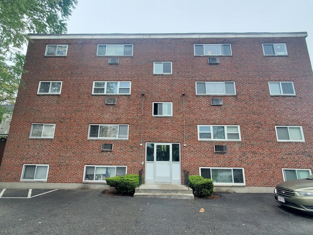 4 Oakcrest, Hyde Park