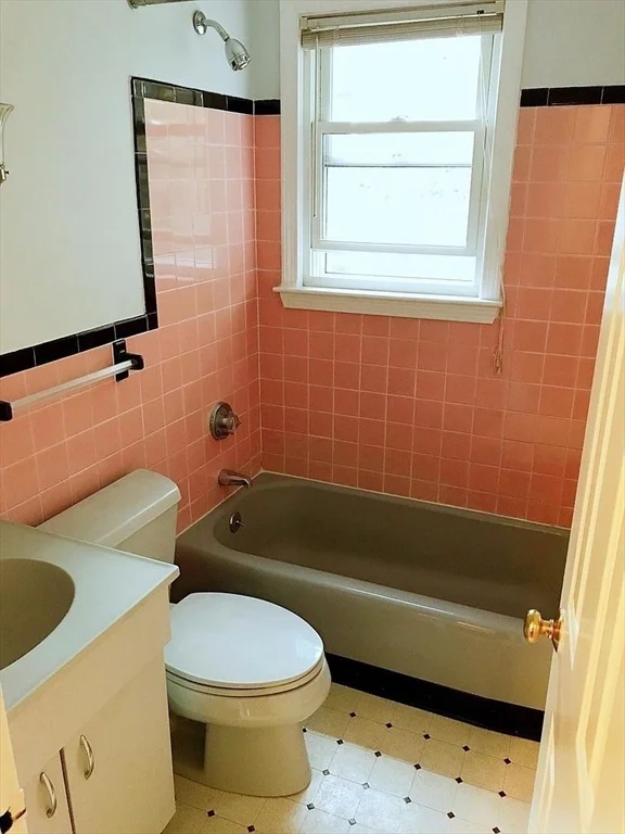 273 Cross St, Winchester