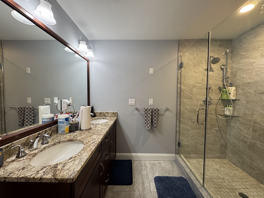 17 Garvey Rd, Woburn