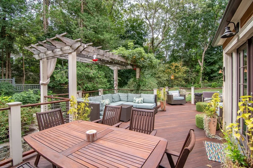 67 Whittier Rd, Wellesley