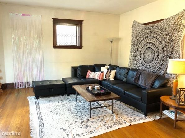 4 bed, 2 bath apartment for rent at 1515 Beacon St Unit 1, Coolidge Corner — photo 3 of 7