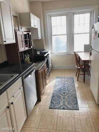 4 bed, 2 bath apartment for rent at 1515 Beacon St Unit 1, Coolidge Corner — photo 5 of 7