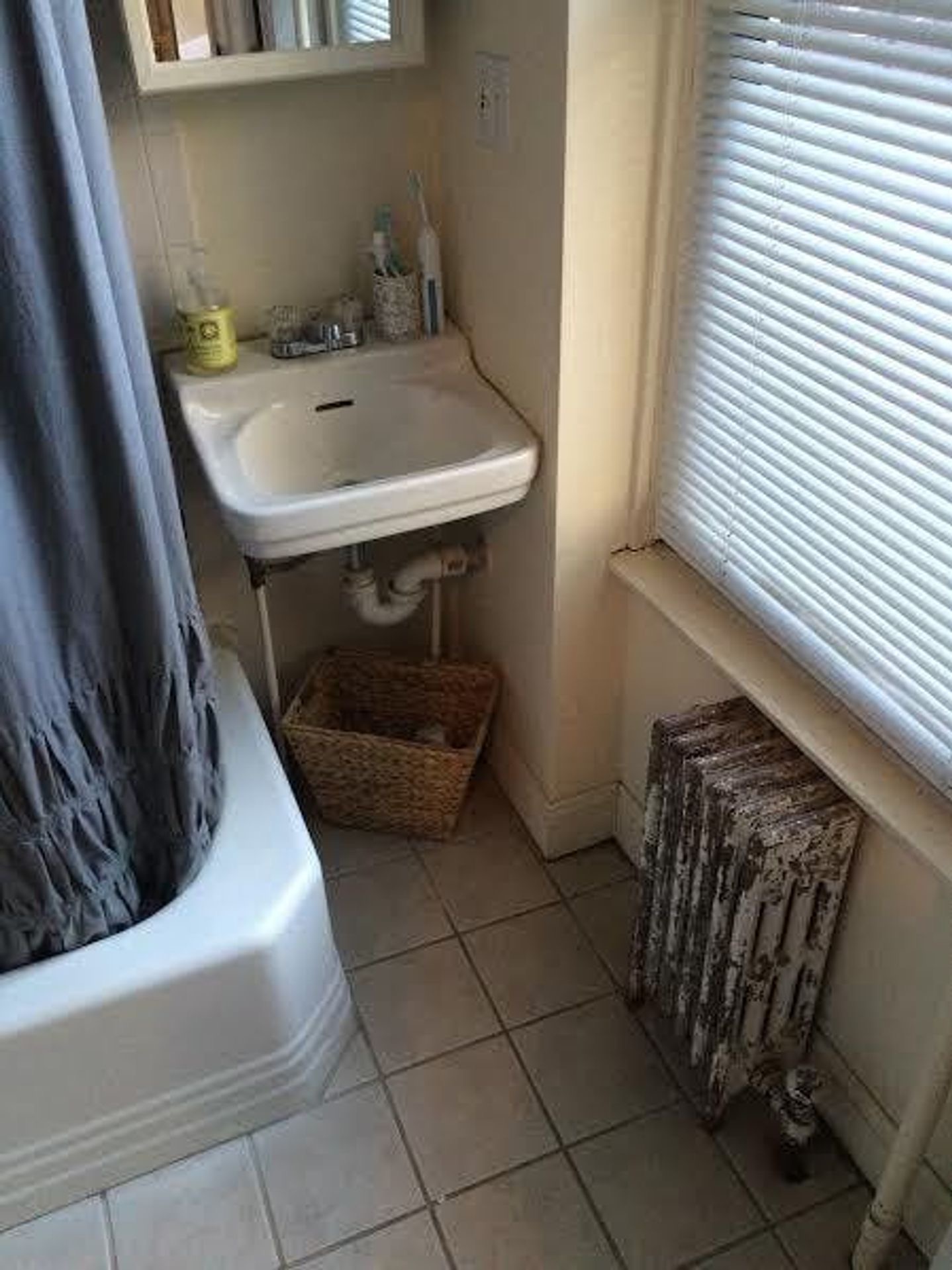 1 bed, 1 bath apartment for rent at 17 Worthington St Unit 1, Mission Hill — photo 8 of 9