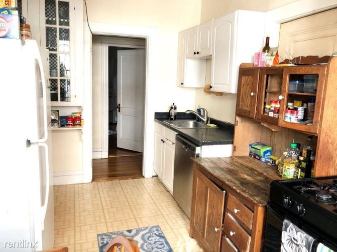 4 bed, 2 bath apartment for rent at 1515 Beacon St Unit 1, Coolidge Corner — photo 7 of 7