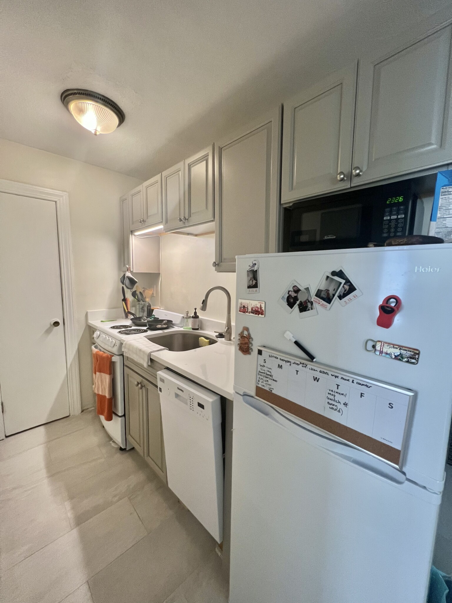 2 bed, 1 bath apartment for rent at 1283 Commonwealth Ave, Unit 5, Brighton — photo 2 of 3