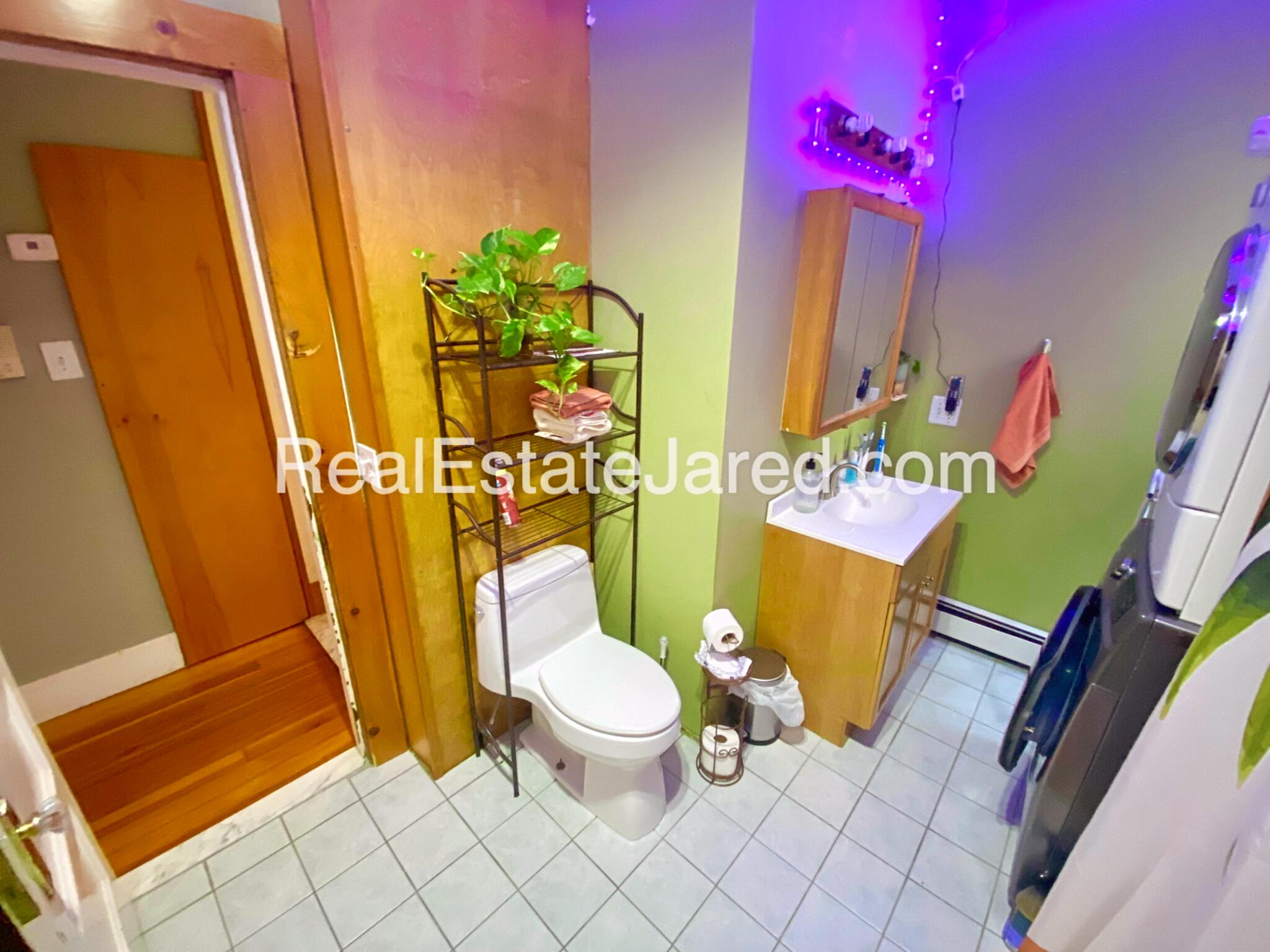 56 Calumet St, Mission Hill