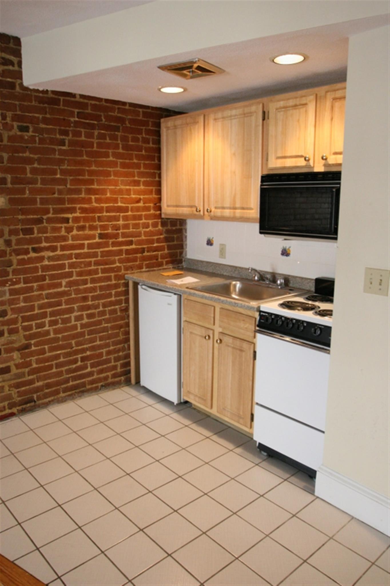 Studio bed, 1 bath apartment for rent at 12 Mount Auburn St Unit 6, Harvard Square — photo 3 of 6