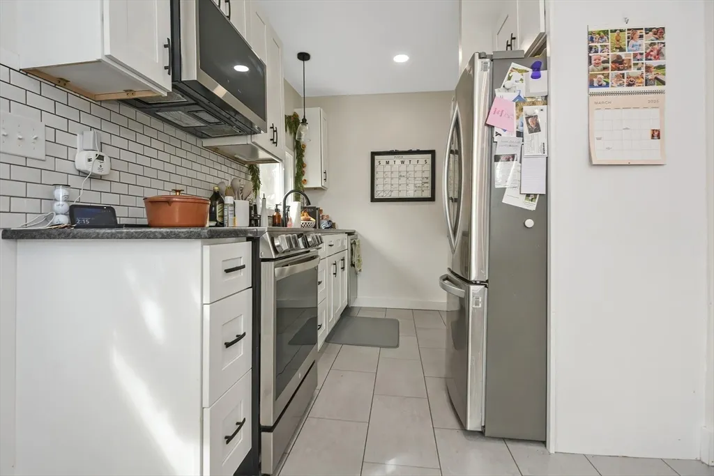 21 Cemetery St, Hopedale