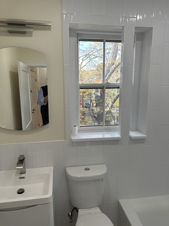 2 Arlington St, Neighborhood Nine