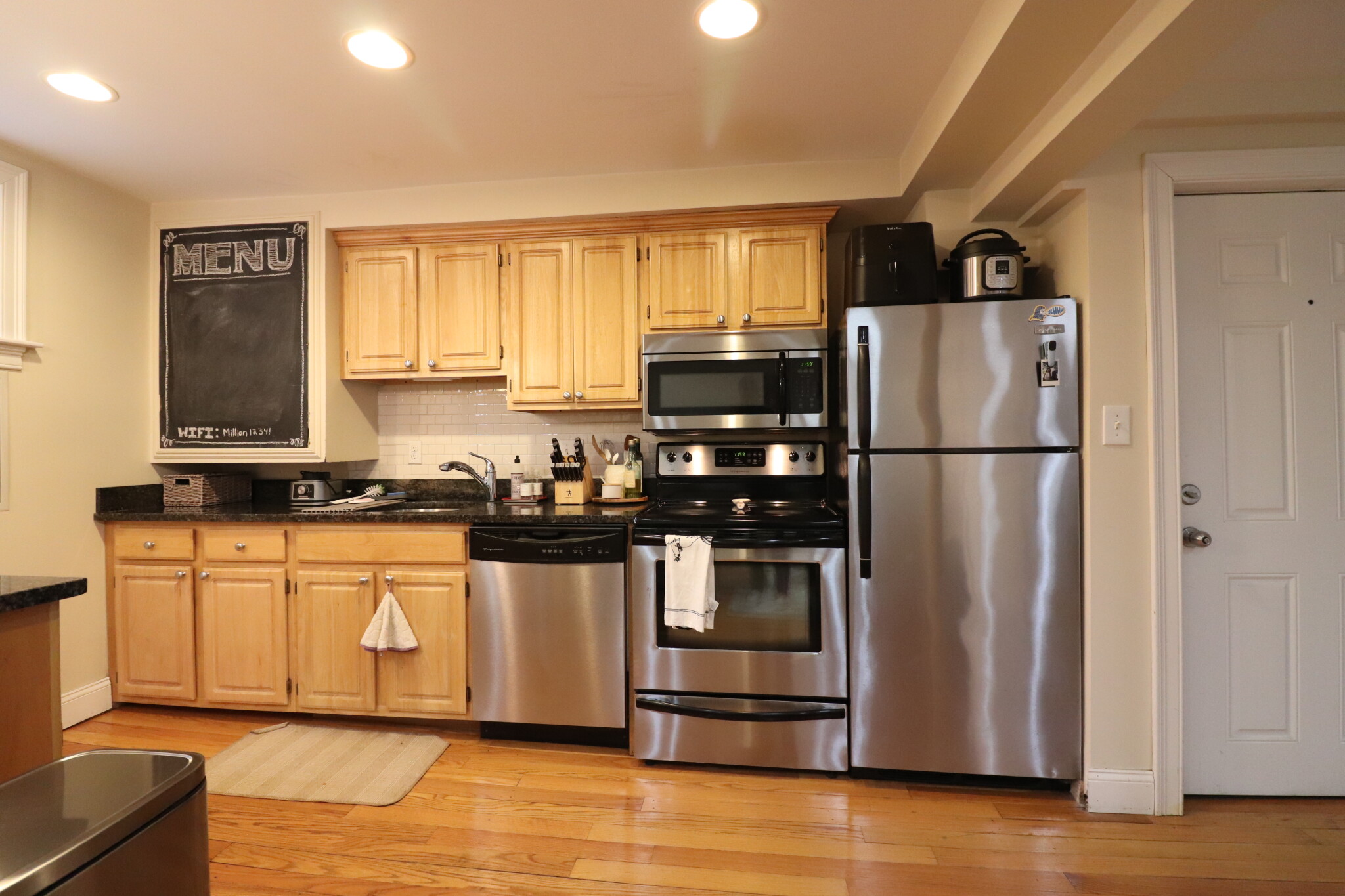 2 bed, 1 bath apartment for rent at 1288 Commonwealth Ave Unit A, Allston — photo 3 of 12