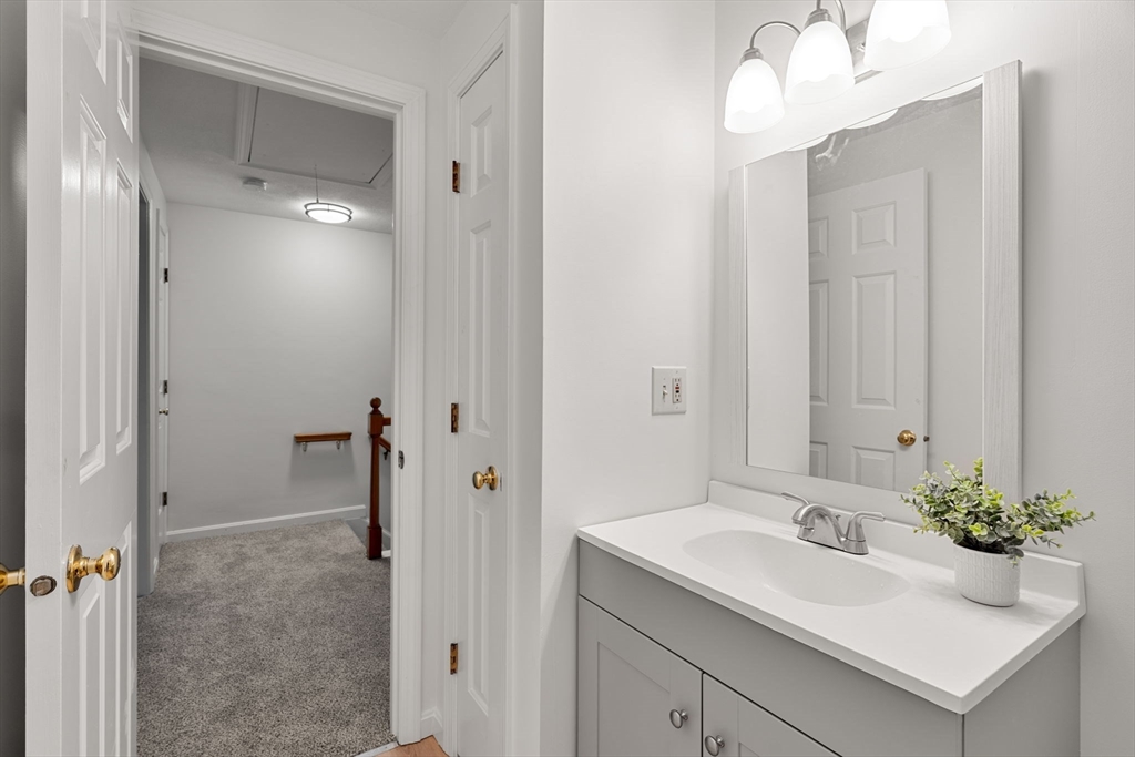 10 Carriage Ct, Merrimac