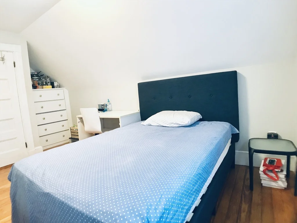 812 Moody St, South Side