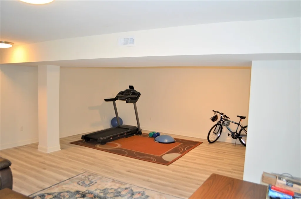 92 Johnson Woods Dr, Reading