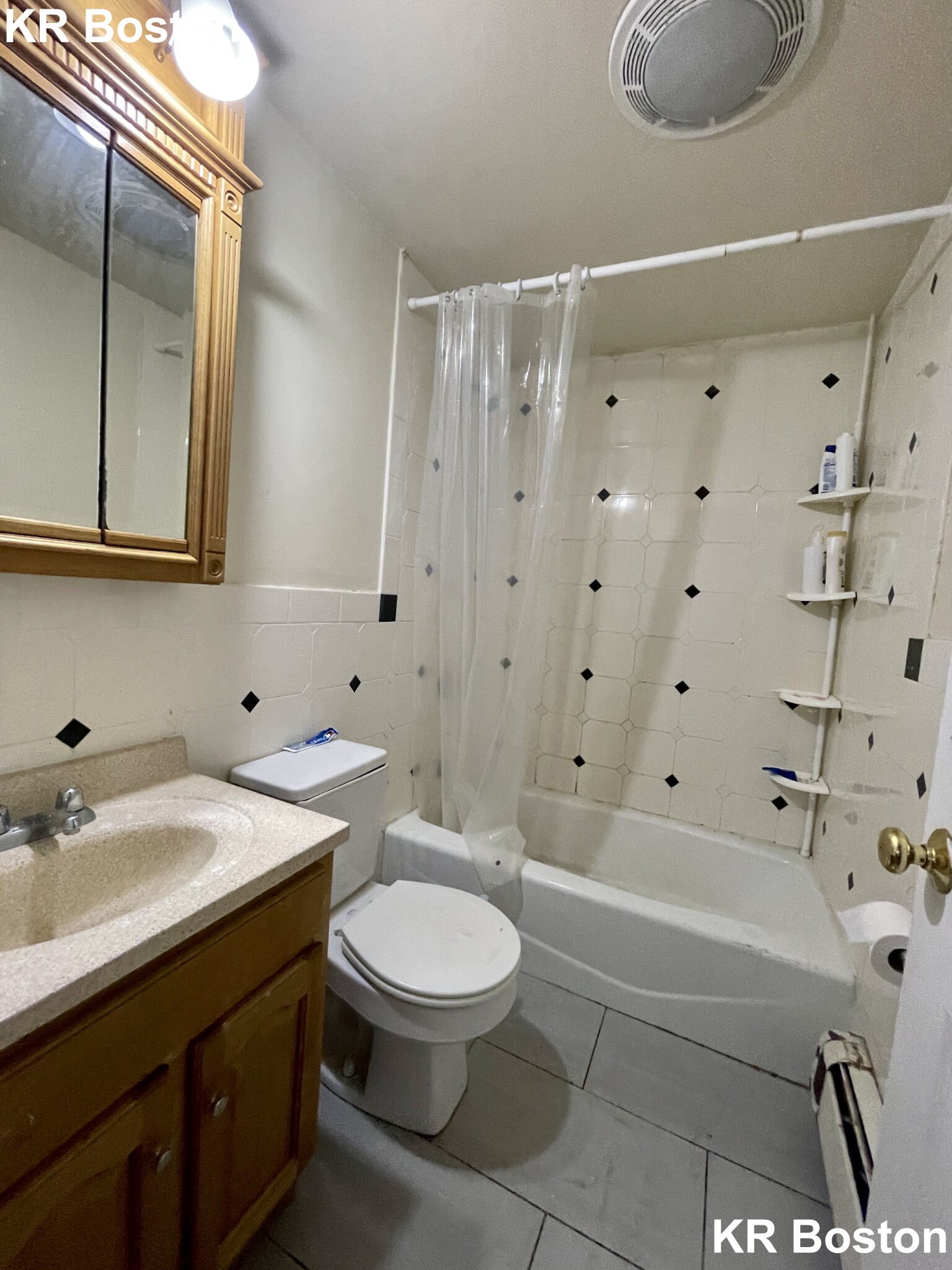4 bed, 2 bath apartment for rent at 129 Brook St Unit 1, Brookline Village — photo 3 of 3