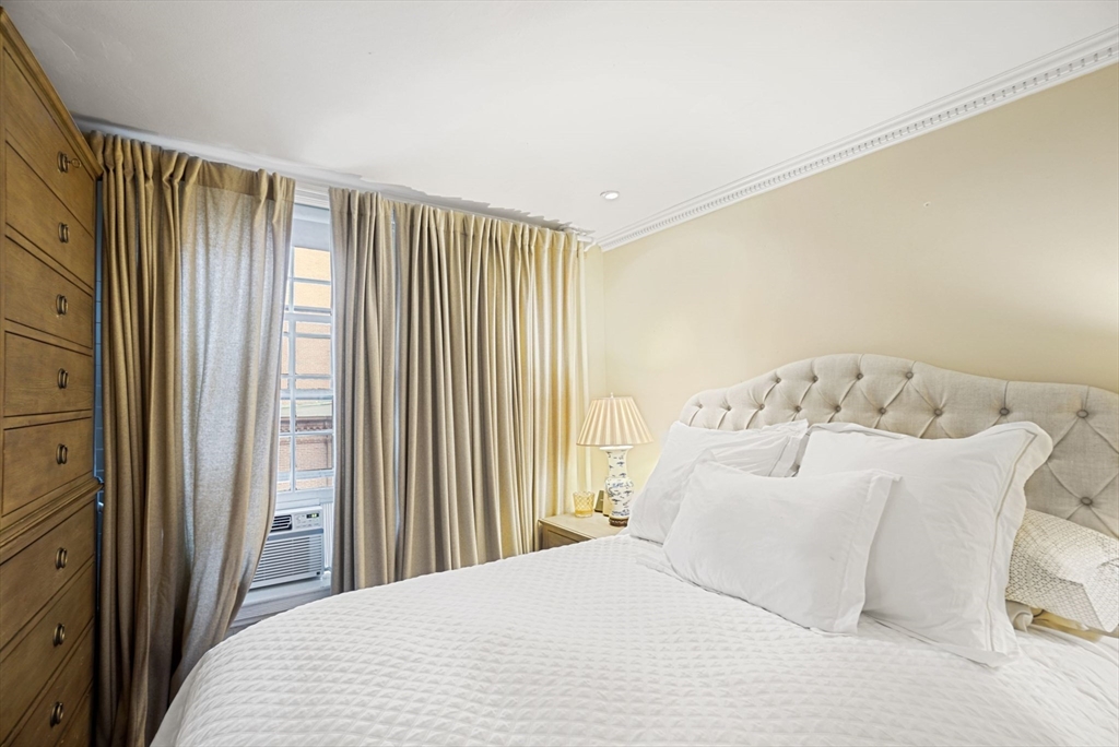 9 Willow St, Beacon Hill