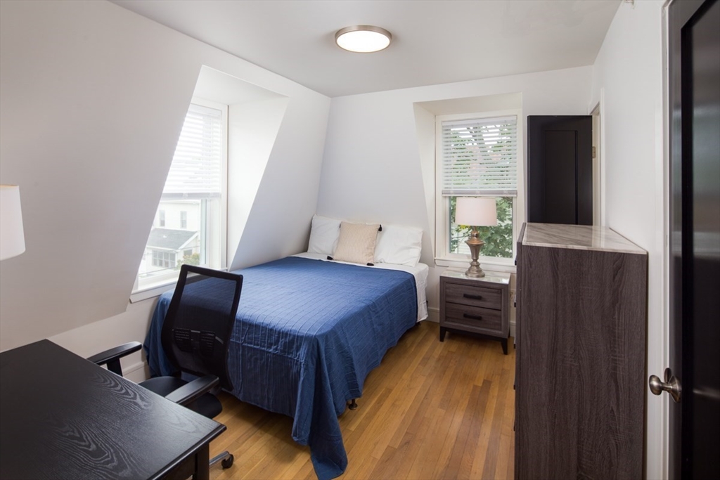 92 Brown St, Waltham