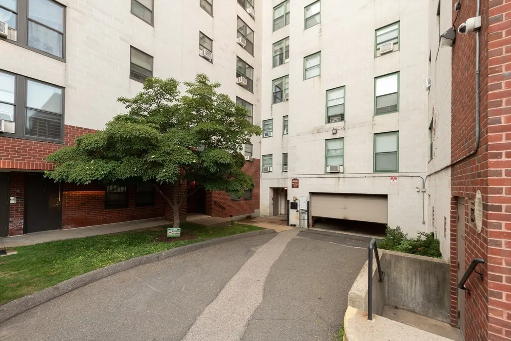 108 Peterborough St, Fenway