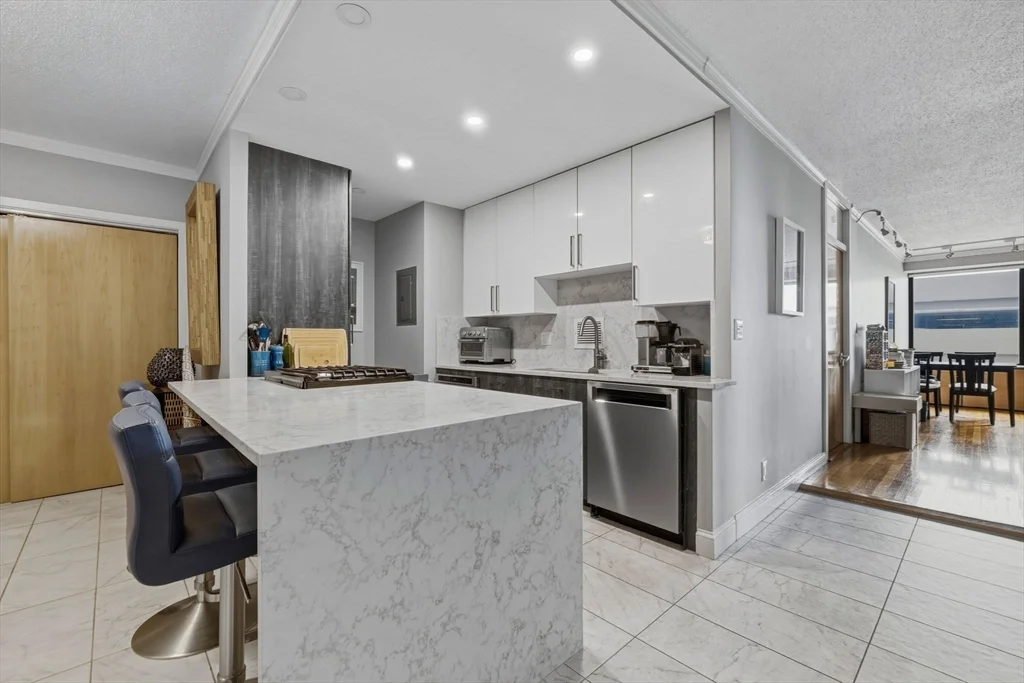 65 E India Row, Downtown