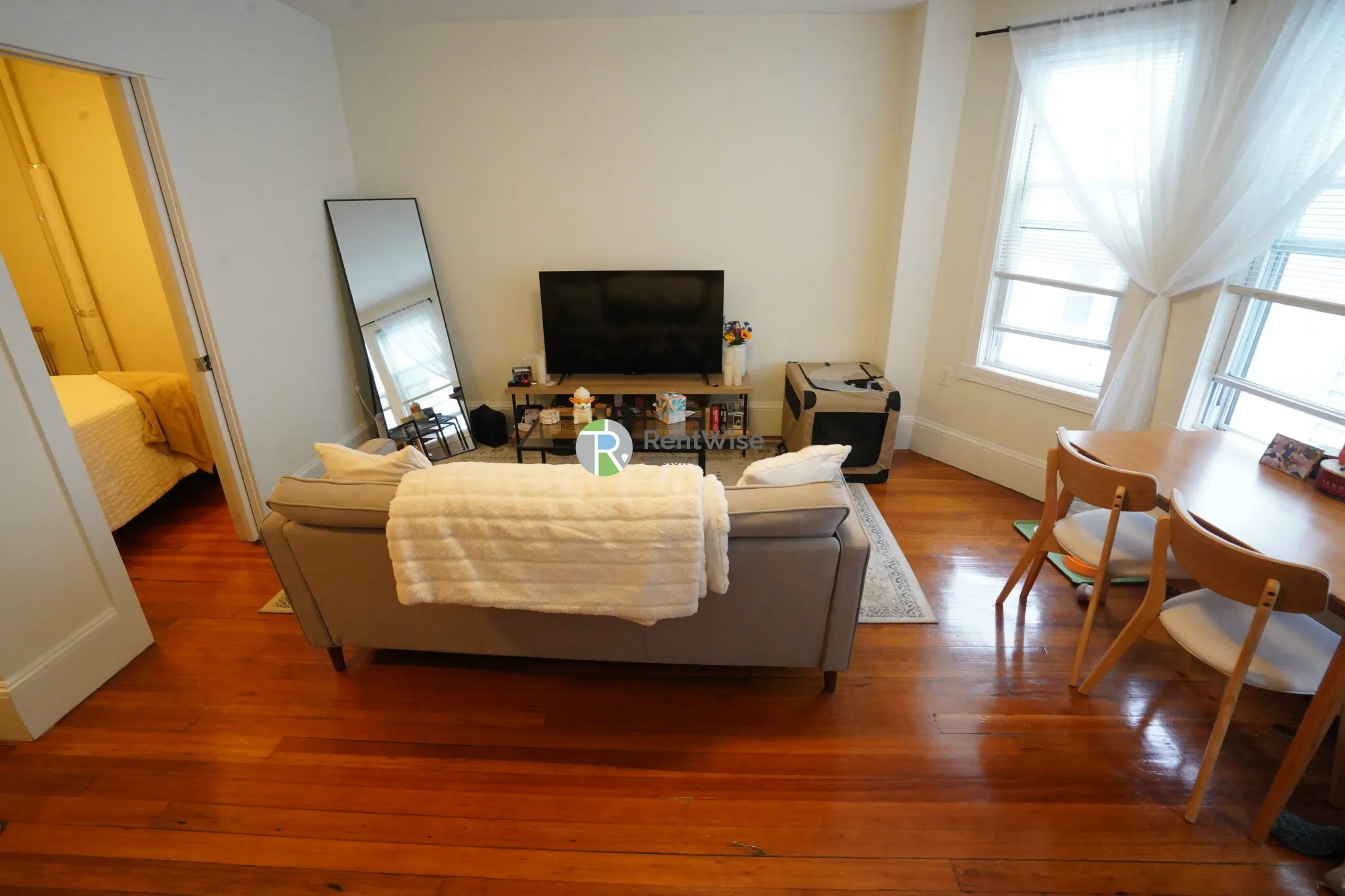 83 Harvard St, Central Village