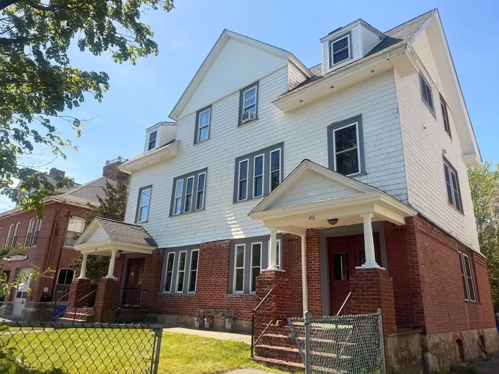416 Middleboro Ave, Taunton