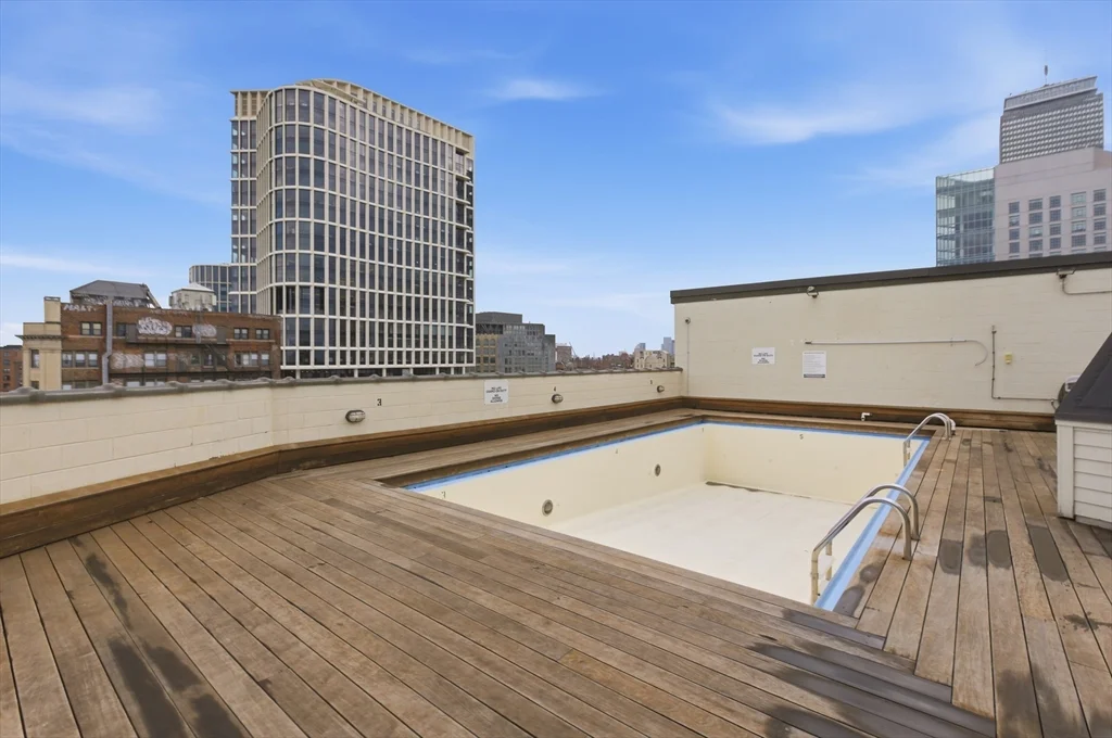 12 Stoneholm St, Back Bay