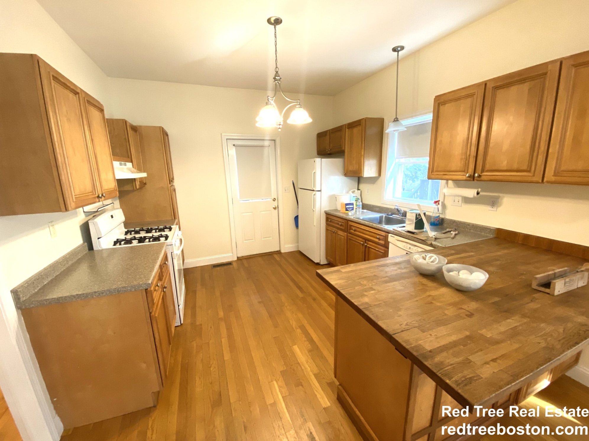1.5 bed, 1 bath apartment for rent at 20 Clarendon St Unit A, Watertown