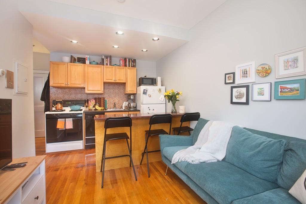 1 bed, 1 bath apartment for rent at 12 Isabella Unit 5, Back Bay — photo 2 of 7