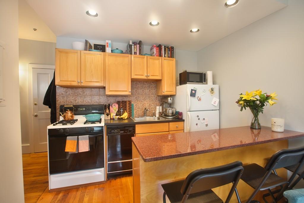 1 bed, 1 bath apartment for rent at 12 Isabella Unit 5, Back Bay — photo 5 of 7