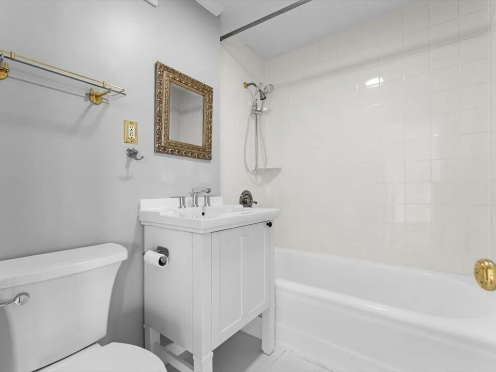 458 Beacon St, Back Bay