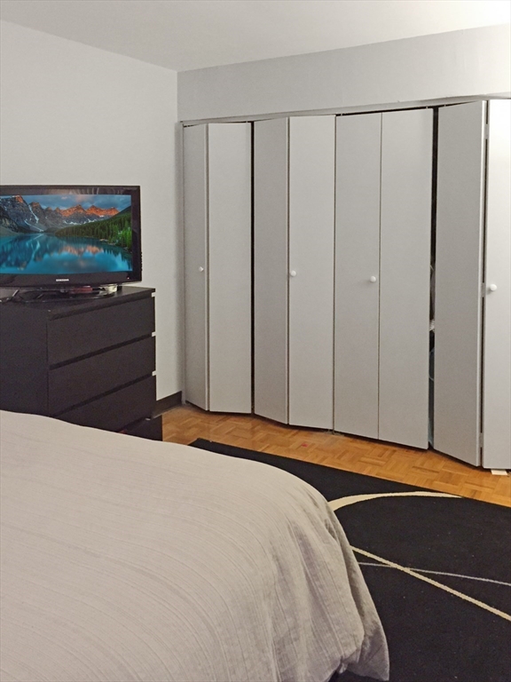 566 Commonwealth Ave, Fenway