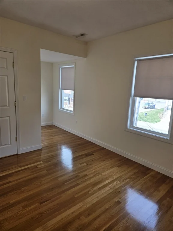 569 Adams, East Milton