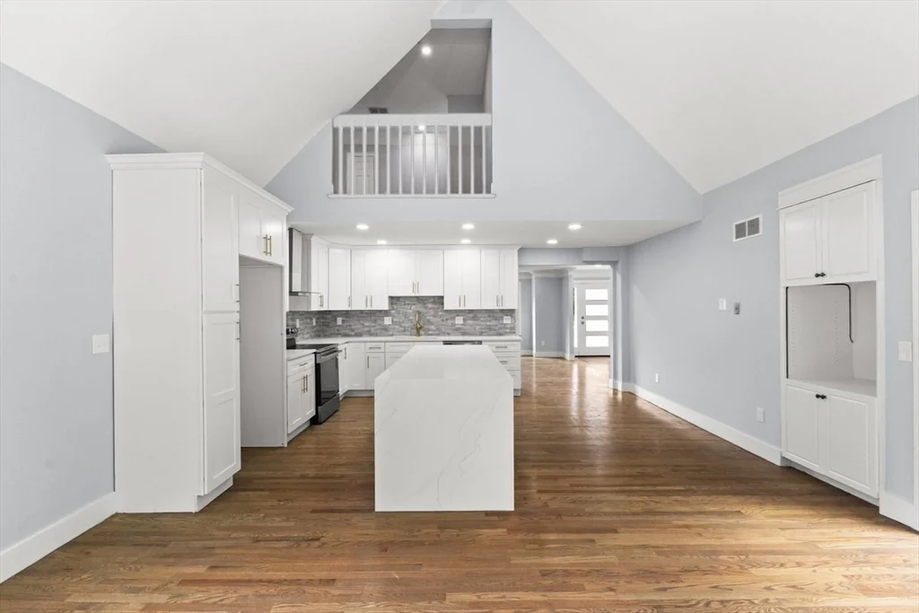 24 Country Club Dr, Plymouth