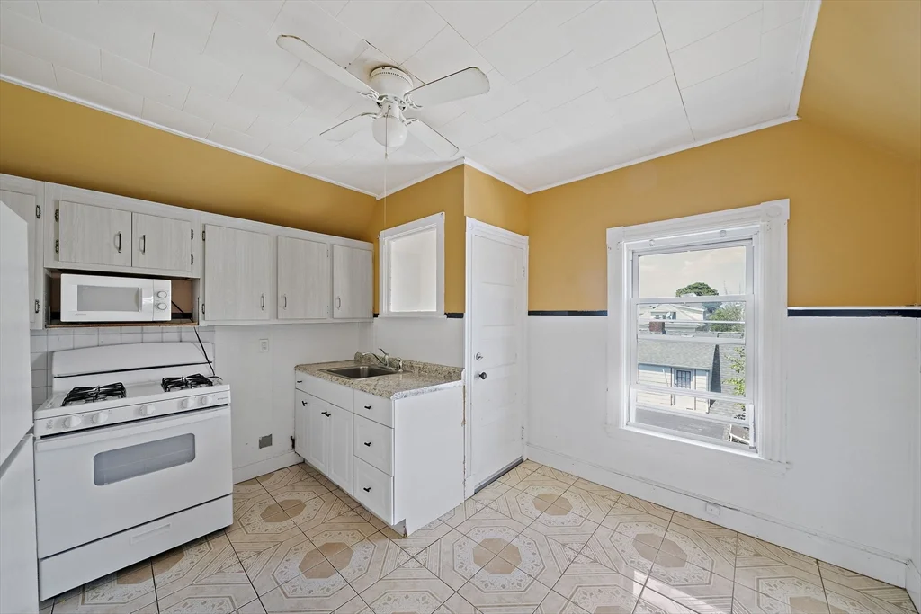 14 Stuart St, Everett