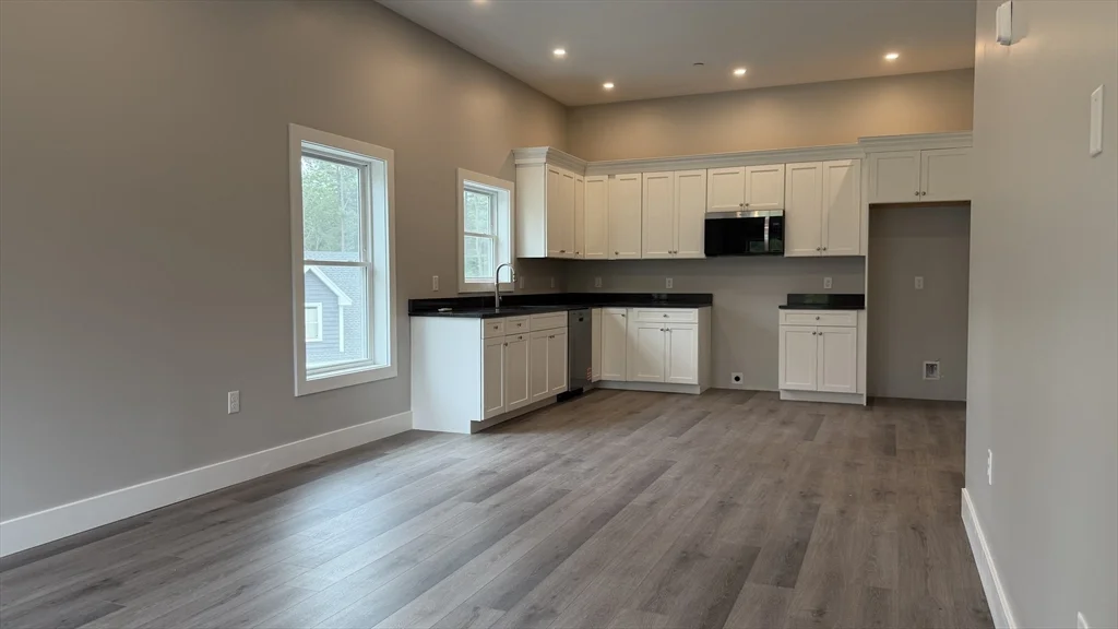 251 Sladen St, Dracut