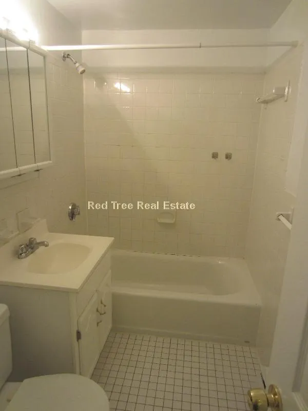 17 Green St, North Brookline