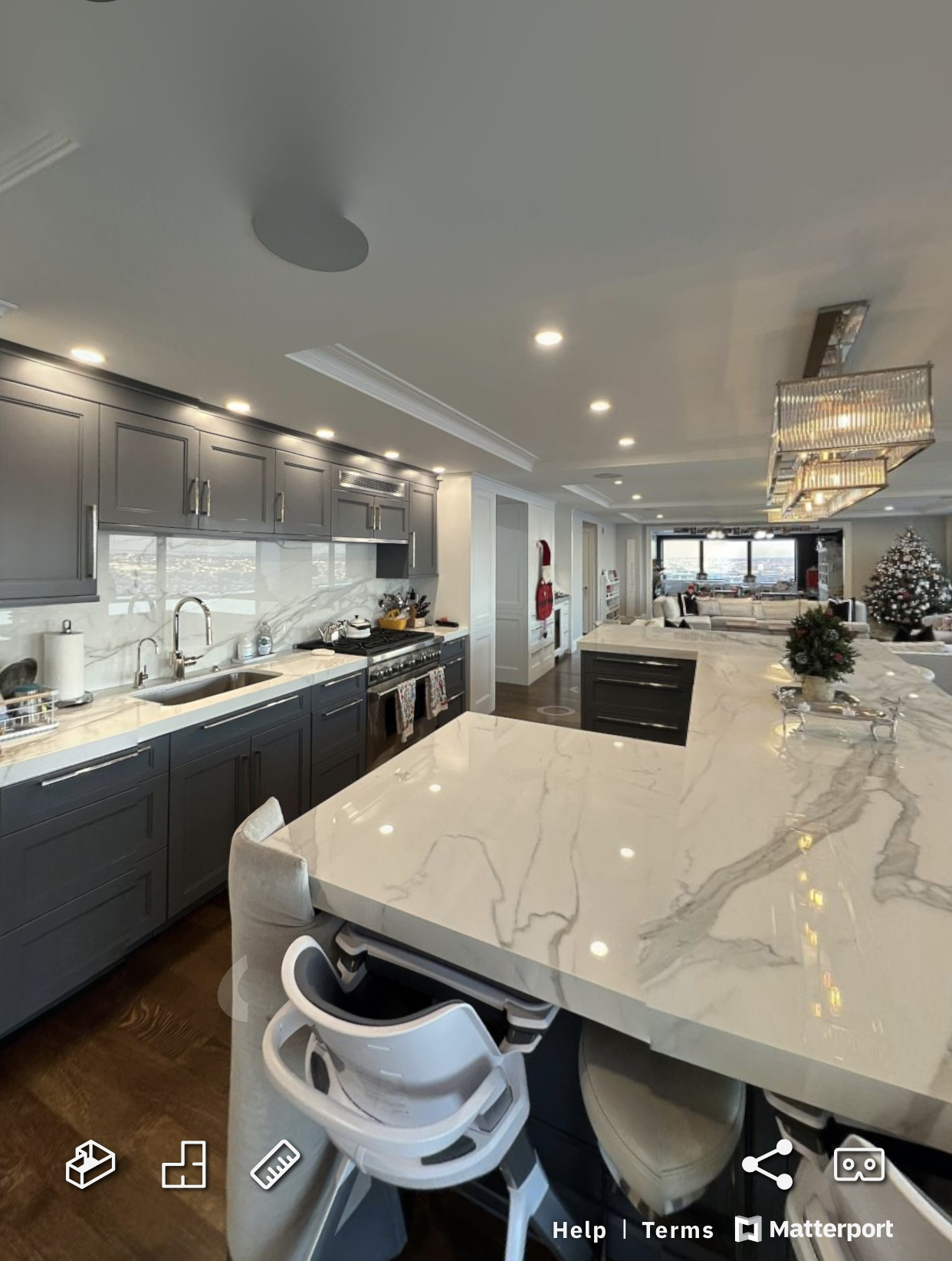 85 East India Row, Downtown