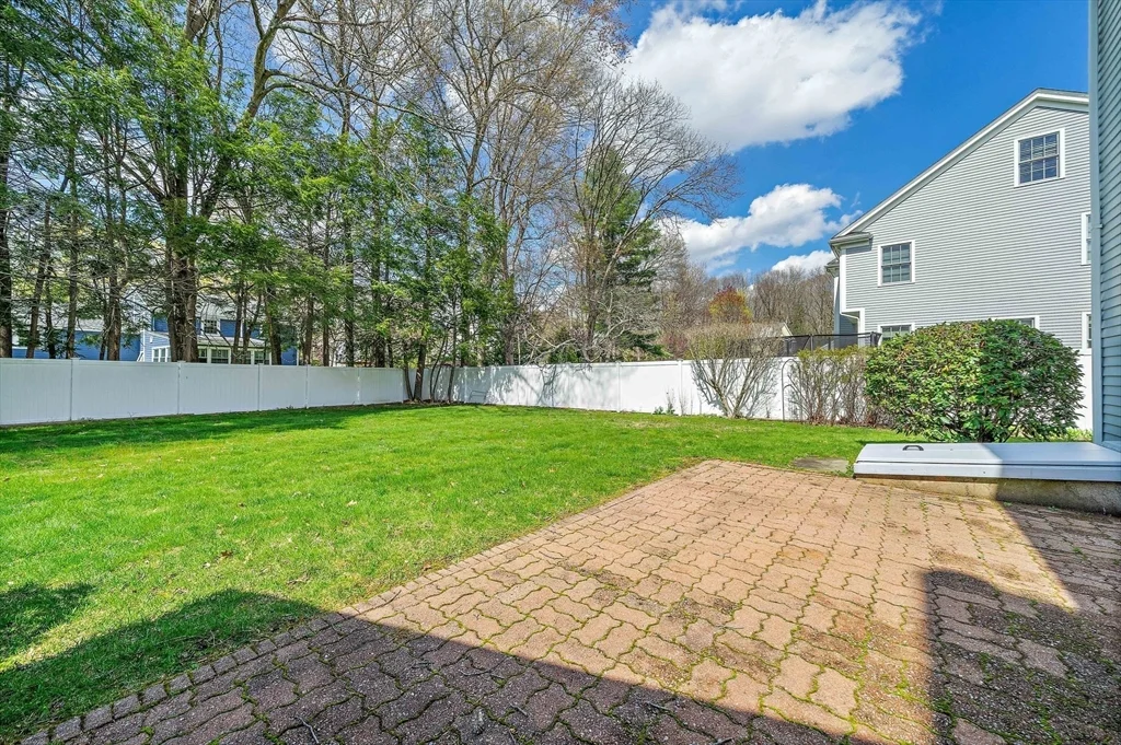 28 Mansfield Rd, Wellesley